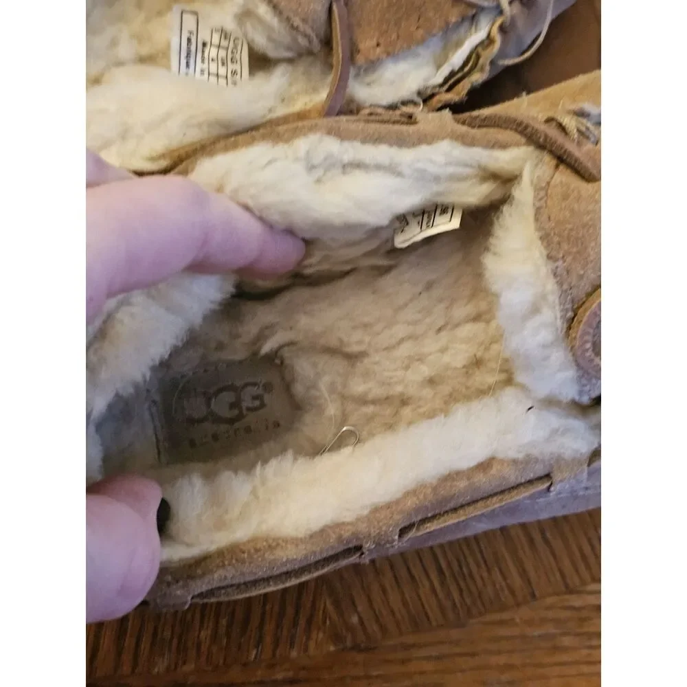 READ‎ UGG DAKOTA SUEDE SHEEPSKIN MOCCASINS GIRLS' SHOES SIZE 5 Womens 6.5